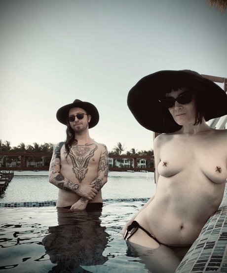 Foto di nudo di fuga di OnlyFans di Deathandecstasy