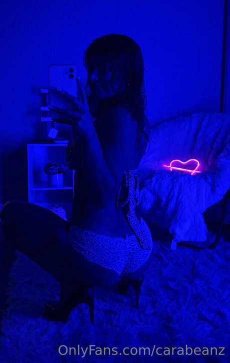 Foto di nudo di fuga di OnlyFans di Carabeanz