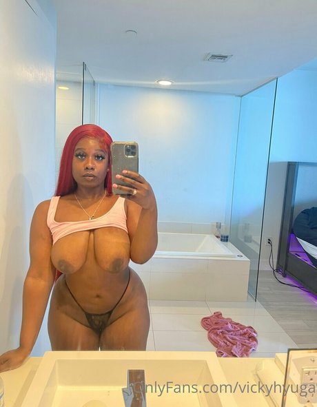 Foto di nudo di fuga di OnlyFans di Vickyhyuga