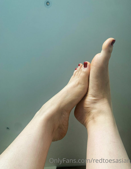 Foto di nudo di fuga di OnlyFans di Redtoesasian
