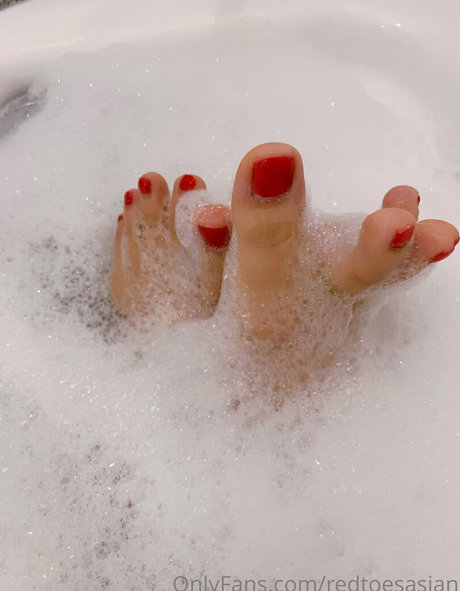 Foto di nudo di fuga di OnlyFans di Redtoesasian
