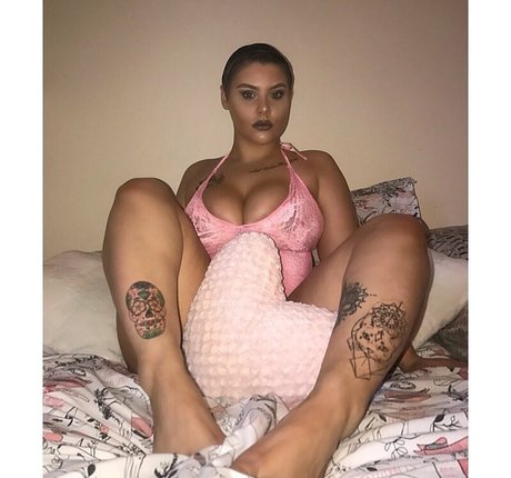 Foto di nudo di fuga di OnlyFans di Aniela