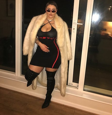 Foto di nudo di fuga di OnlyFans di Aniela
