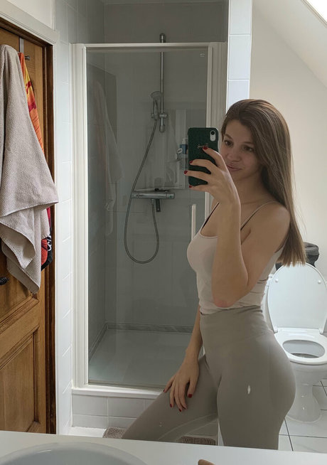 Foto di nudo di fuga di OnlyFans di Lovvejane