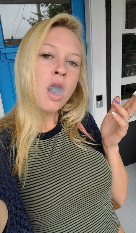 Foto di nudo di fuga di OnlyFans di Smokingprincessof