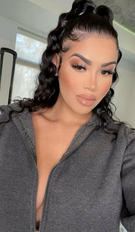 Sheismichaela