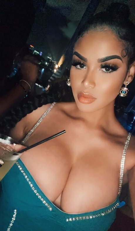 Sheismichaela