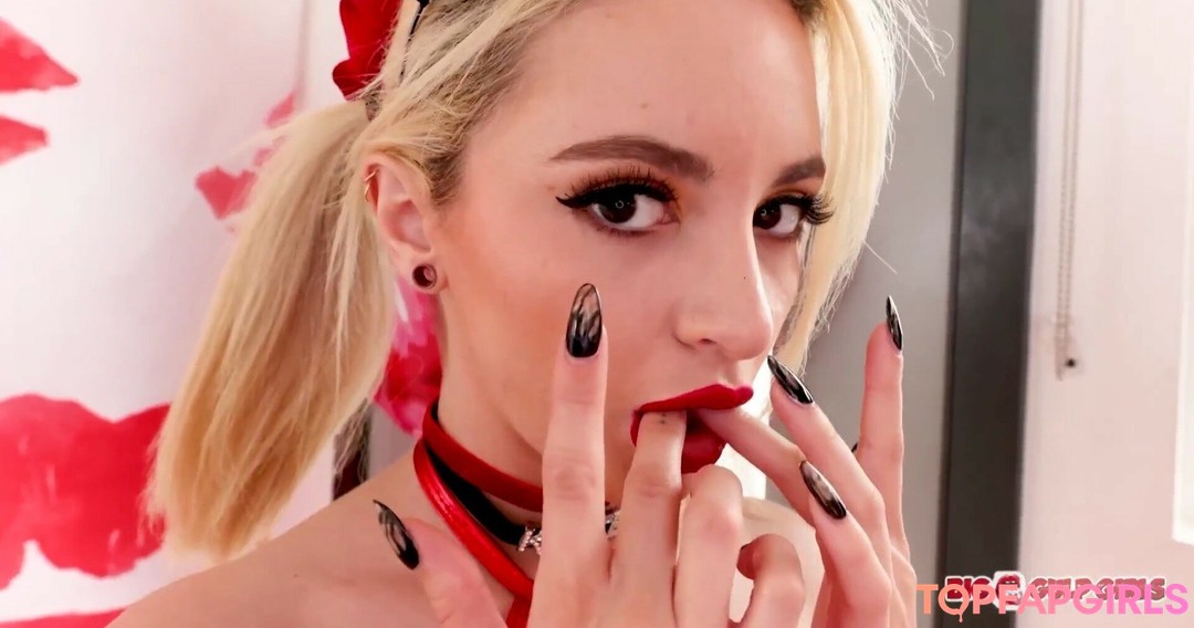Foto di nudo di fuga di OnlyFans di Lola Fae #1596
