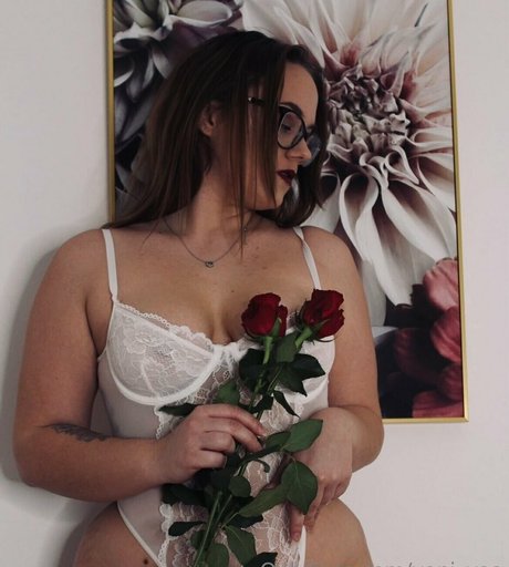 Foto di nudo di fuga di OnlyFans di Vanivaa