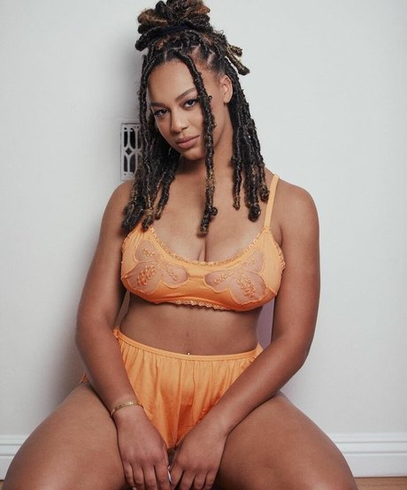 Nia Sioux