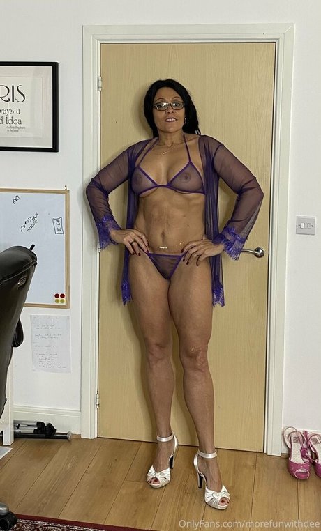 Foto di nudo di fuga di OnlyFans di Morefunwithdee