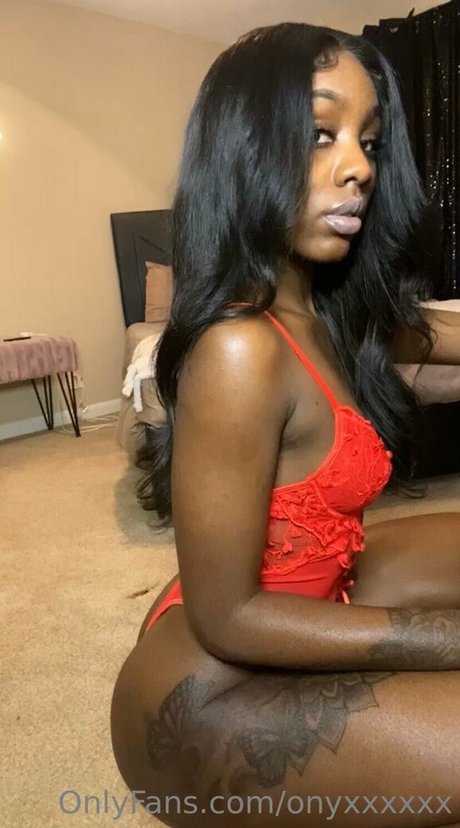 Foto di nudo di fuga di OnlyFans di Onyxxxxxx