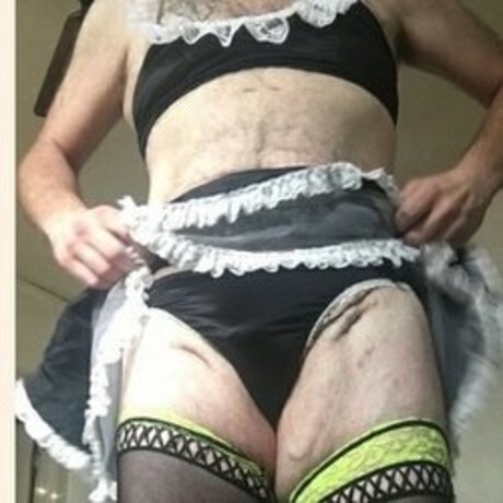 Foto di nudo di fuga di OnlyFans di Satin Party Guy