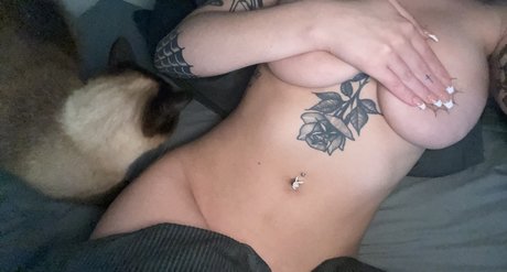 Foto di nudo di fuga di OnlyFans di Nina