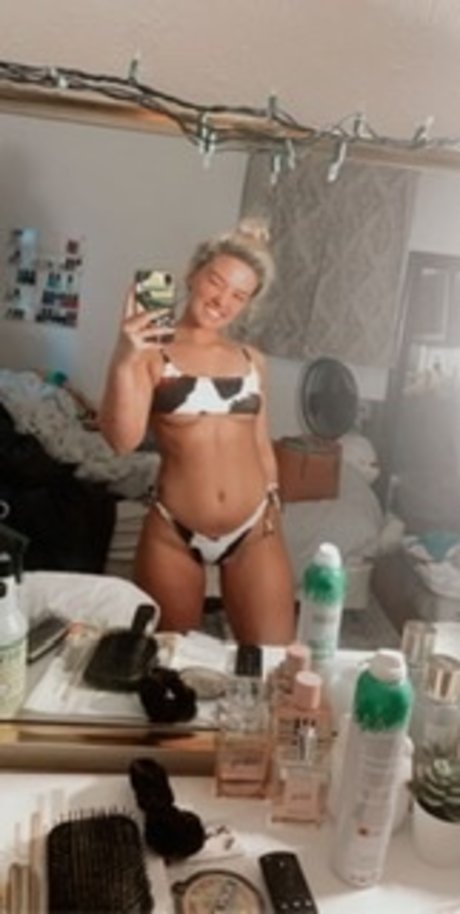 Foto di nudo di fuga di OnlyFans di Sassy Girl 