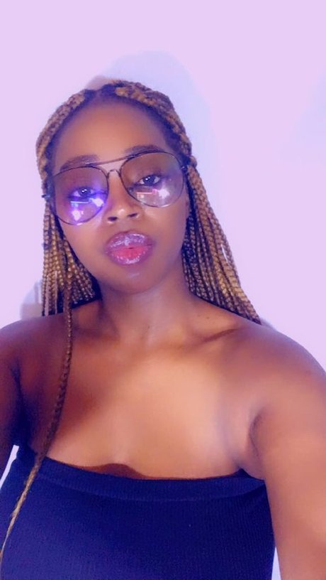 Foto di nudo di fuga di OnlyFans di Sassyalexa