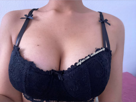 Foto di nudo di fuga di OnlyFans di Sasha 
