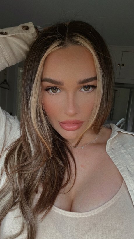 Foto di nudo di fuga di OnlyFans di Saz 