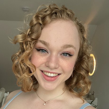 Foto di nudo di fuga di OnlyFans di Sarah Calanthe Curvy Cock Tease 