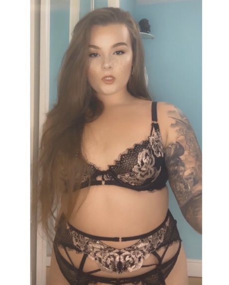 Foto di nudo di fuga di OnlyFans di Sapphire