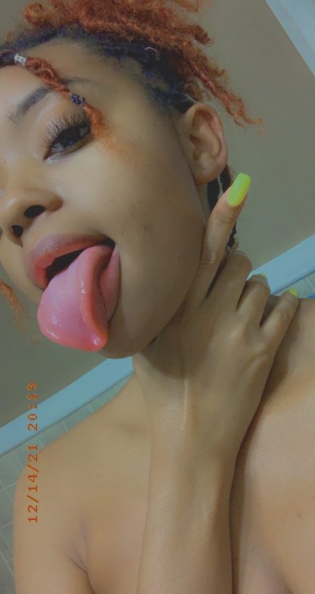 Foto di nudo di fuga di OnlyFans di Sapphire