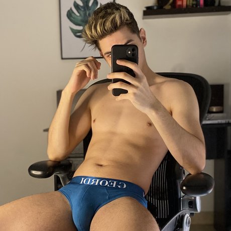 Foto di nudo di fuga di OnlyFans di Santy 
