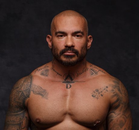 Foto di nudo di fuga di OnlyFans di Santi Noguera