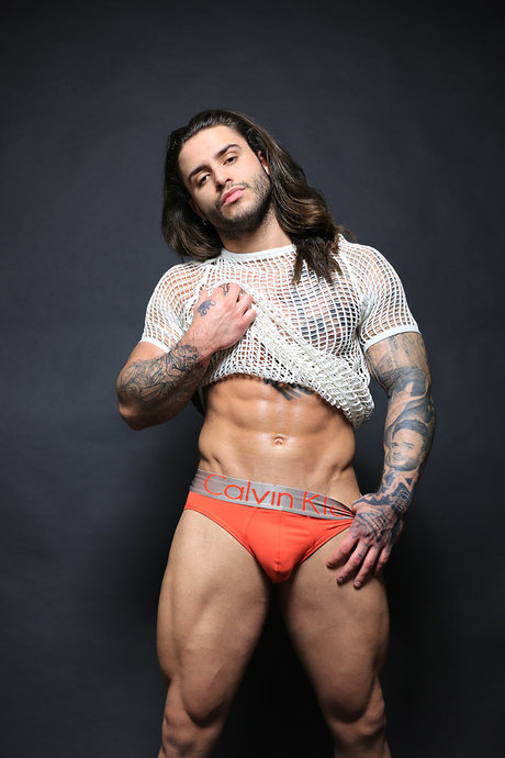 Foto di nudo di fuga di OnlyFans di Santiago