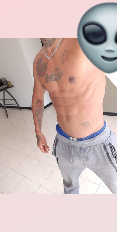 Foto di nudo di fuga di OnlyFans di Santiago