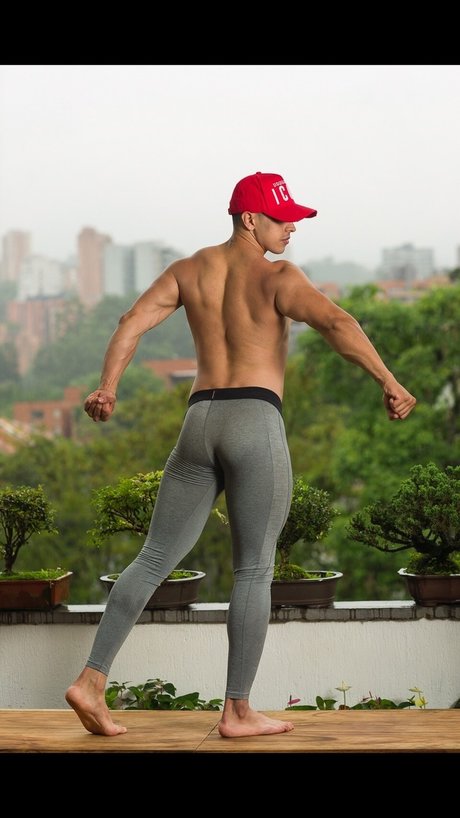 Foto di nudo di fuga di OnlyFans di Santi Asthetic