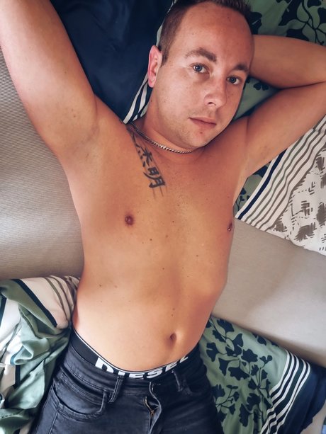 Foto di nudo di fuga di OnlyFans di Sandro Becker