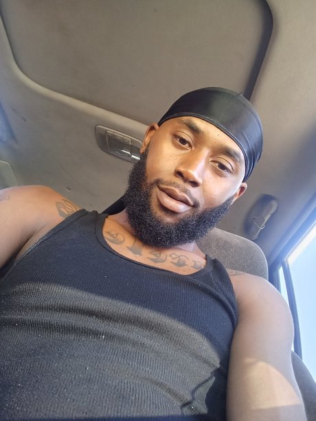 Foto di nudo di fuga di OnlyFans di Yungbull