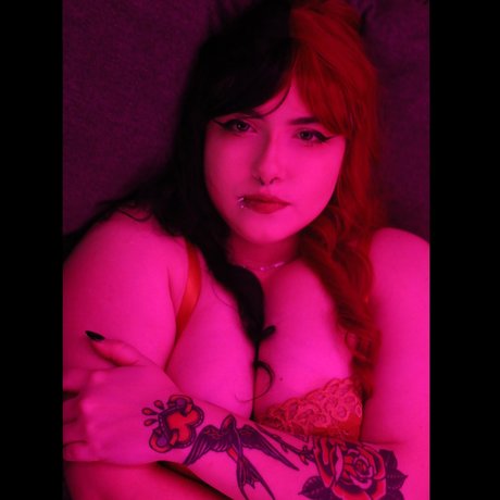 Foto di nudo di fuga di OnlyFans di T