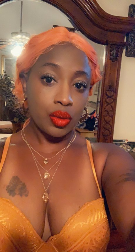 Foto di nudo di fuga di OnlyFans di Eve