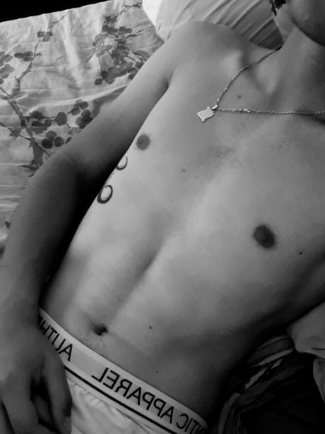 Foto di nudo di fuga di OnlyFans di Rumito