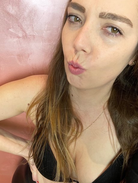 Foto di nudo di fuga di OnlyFans di Sweetmira