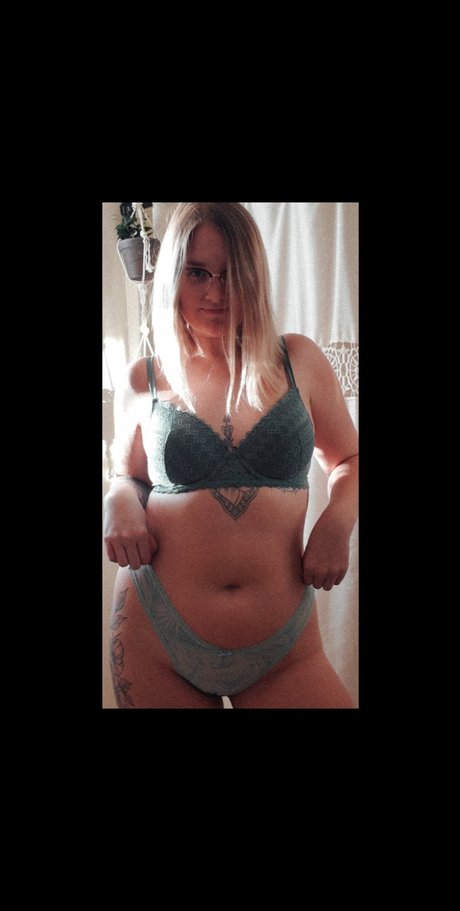 Foto di nudo di fuga di OnlyFans di Char