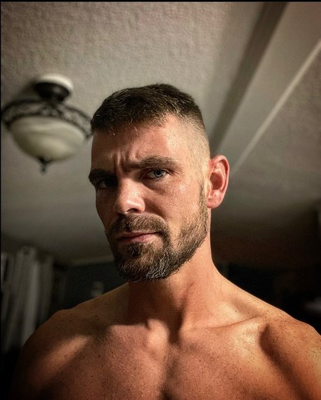 Foto di nudo di fuga di OnlyFans di John
