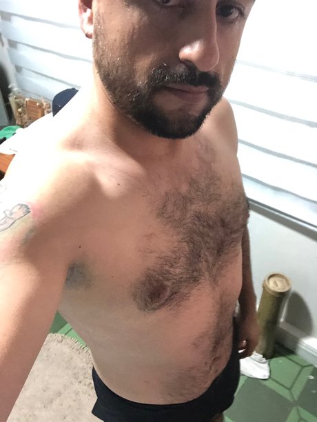 Foto di nudo di fuga di OnlyFans di Luifer