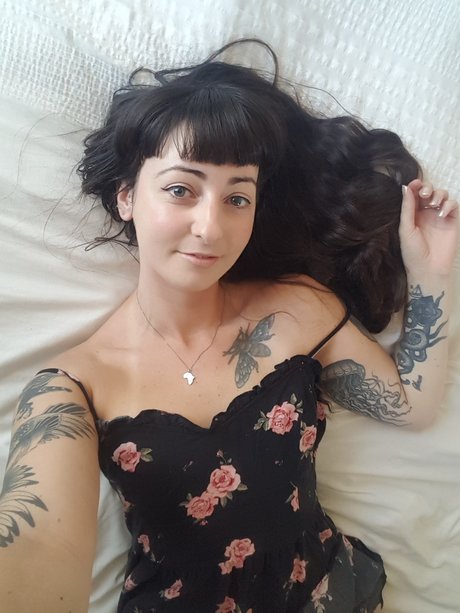 Foto di nudo di fuga di OnlyFans di Scarlet