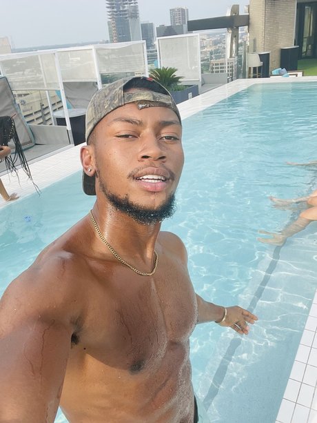 Foto di nudo di fuga di OnlyFans di R