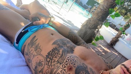 Foto di nudo di fuga di OnlyFans di Saul Kamasutra