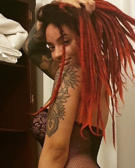 Foto di nudo di fuga di OnlyFans di Cara