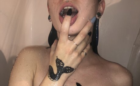 Foto di nudo di fuga di OnlyFans di Saturn
