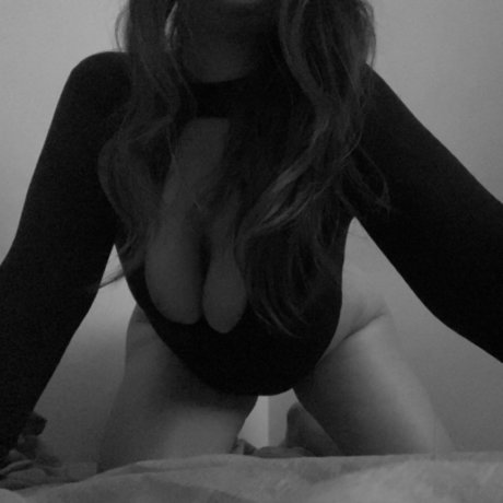Foto di nudo di fuga di OnlyFans di Ara
