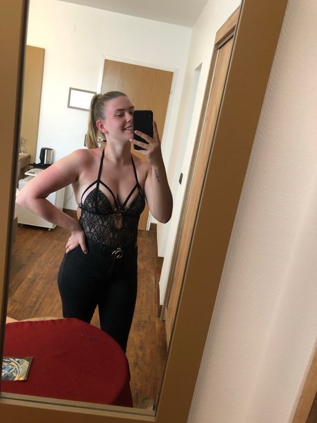 Foto di nudo di fuga di OnlyFans di Jesmin