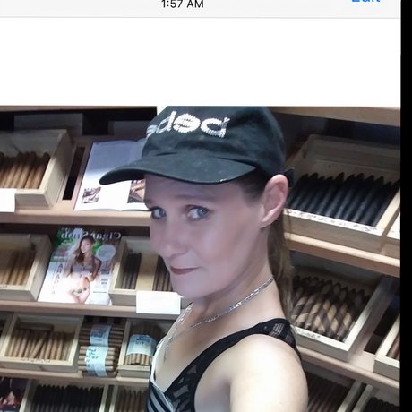 Foto di nudo di fuga di OnlyFans di Nifty Granny