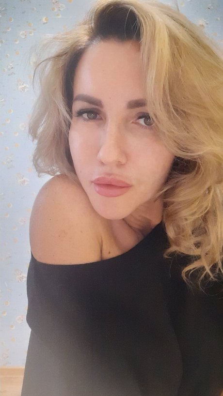 Foto di nudo di fuga di OnlyFans di Kristina    