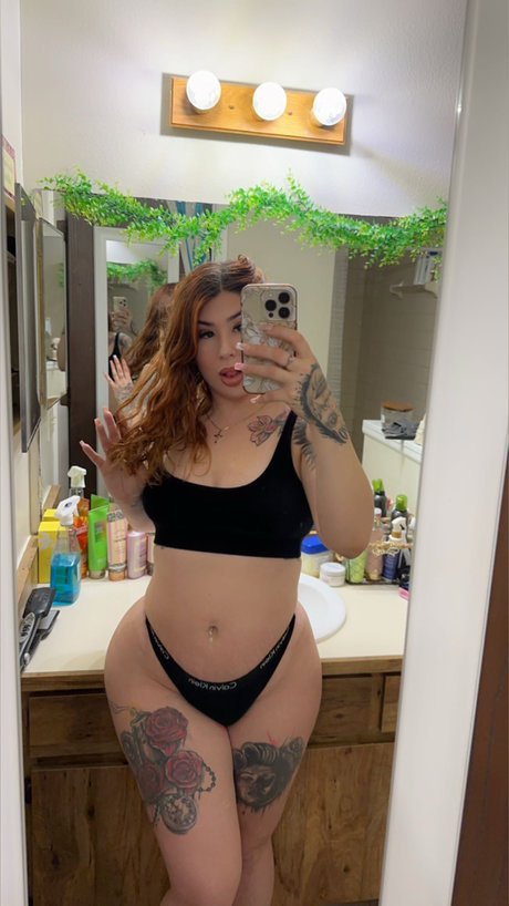 Foto di nudo di fuga di OnlyFans di Karmella 