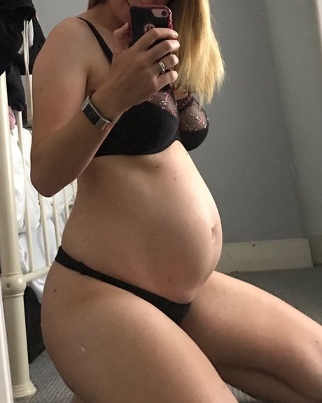 Foto di nudo di fuga di OnlyFans di Hot Pregnant Honey